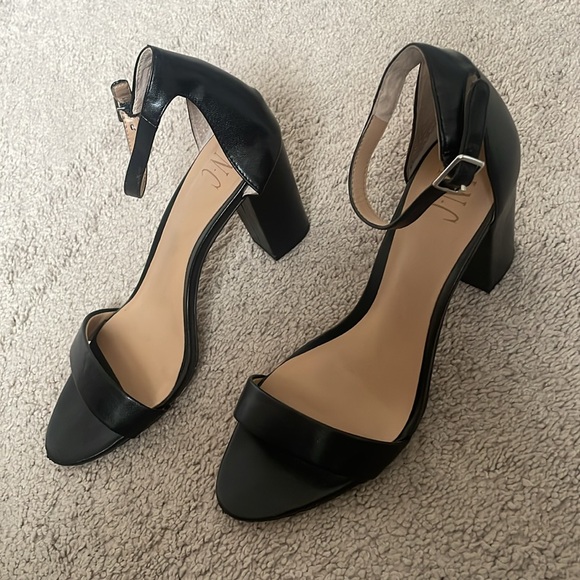 INC black heels - Picture 2 of 6